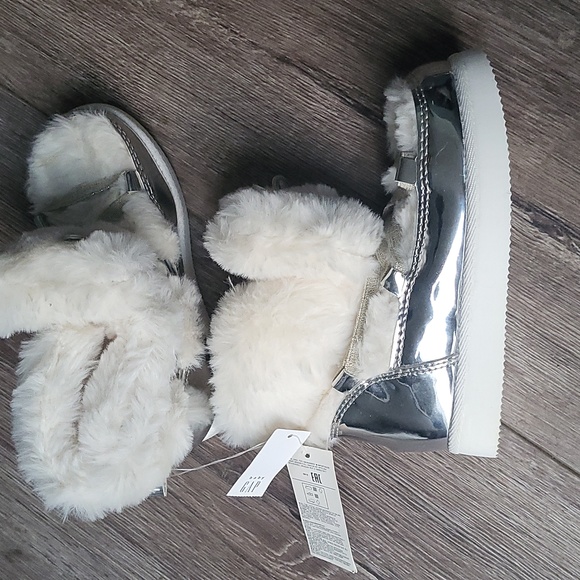 NWT Gap toddler boots - Picture 3 of 9